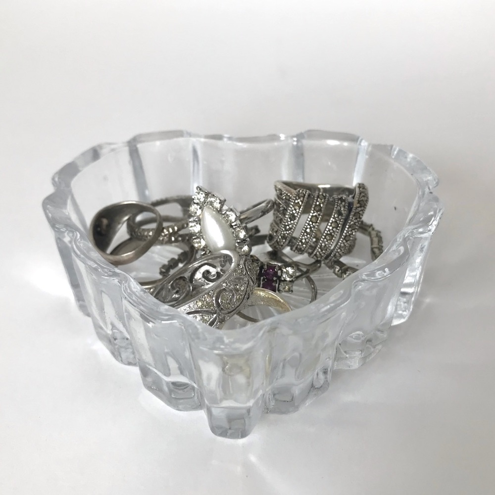 Vintage heart shaped glass trinket dish 🤍